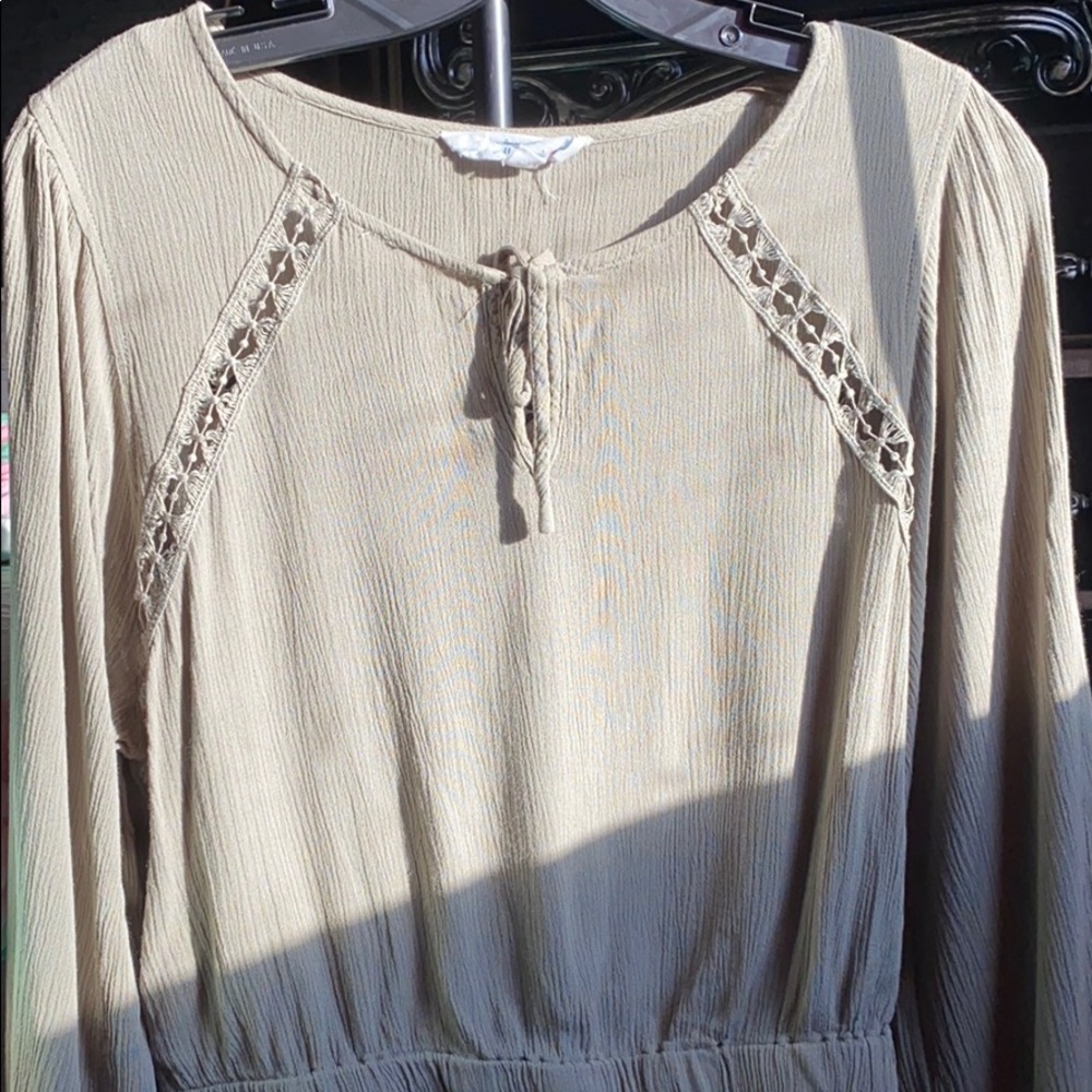 Long sleeve V-neck shirt